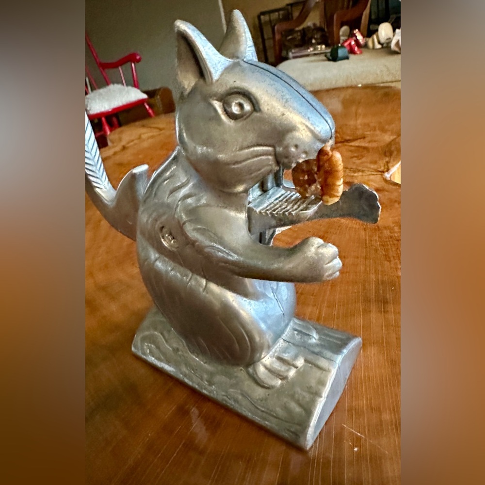Squirrel Nut cracker - Picture 5 of 14